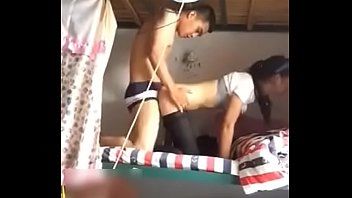 แอบถ่ายน้องสาวเอาเพื่อนชายขึ้นห้อง porn อมควยแล้วโก่งตูดเอาหีให้เพื่อนกะเด้าหี