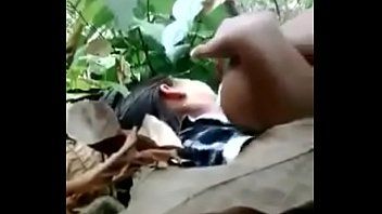 สาวนมใหญ่ xxxวานเพื่อนบ้านเย็ดหีให้ แอบมาเย็ดกันในป่าporn