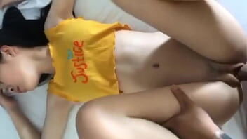 คลิปหลุดxxxสาวหีสวยใร้หมอยโดนเพื่อนผัวซอยเย็ดโคตรเสียว