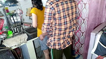 xxxแอบเย็ดเพื่อนเมียในครัวตอนเมียไปตลาดซื้อกับแกล้ม