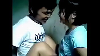 เปิดซิงนักเรียนมัธยมต้นแอบเอากันเสื้อผ้าไม่ถอดสอดใส่ได้เด้าไม่นับ