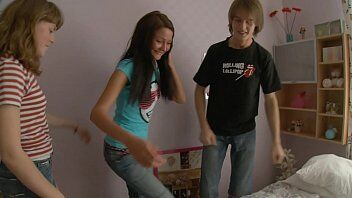 คลิปหลุดวัยรุ่นเล่นทะลึ่งกันวัยกำลังอยากรู้อยากลองเย็ดกันด้วย