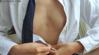 เย็ดกับลุงก่อนไปเรียนXxxก็หนูเงี่ยนแอบดูหนังโป๊ในห้องน้ำ เห็นลุงนอนควยแข็ง หนูเลยเข้าไปเล่นควยลุงไม่ว่า แล้วก็เงี่ยนด้วยหนูเลยจับควยลุงใส่หีแล้วขย่มโคตรเสียว น้ำหีหนูแตกแล้วจะไปเรียน