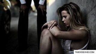 หนังโป๊ xxx porn สาวจรจัดหุ่นดี โดนหนุ่มไฮโซชอบของแปลกพามาเย็ดหี โคตรมันส์