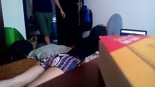 Porn XXX18คลิปเสียววงจรปิดน้าเขยหื่นกามเห็นหลานสาวดูหนังโป๊เอาควยอันโตๆถูหี