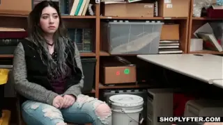 xxx ดูหนังโป๊วัยรุ่น18ขโมยของโดนจับได้ รปภขอเย็ดหีเธอก่อนปล่อยไป